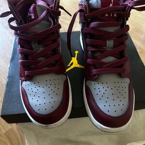 Air Jordan 1 mid size 6Y